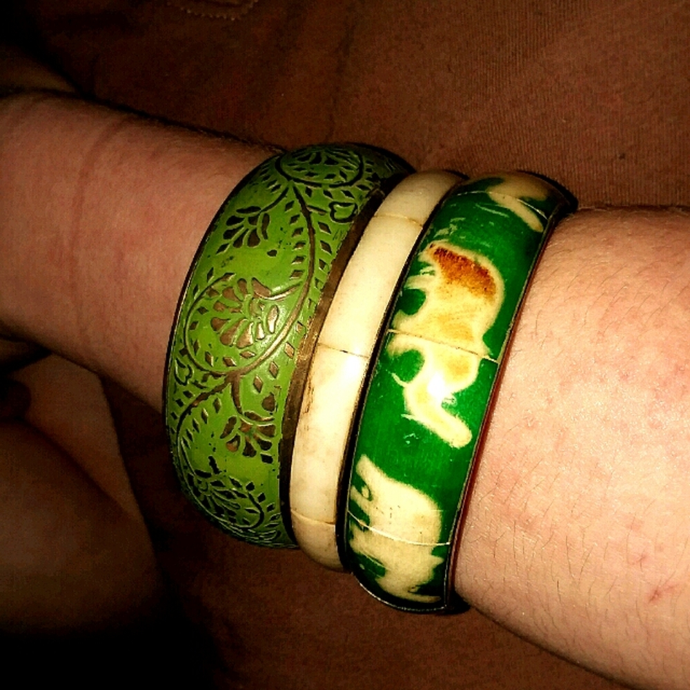 Handcrafted stone bangle - Picture 4 of 4